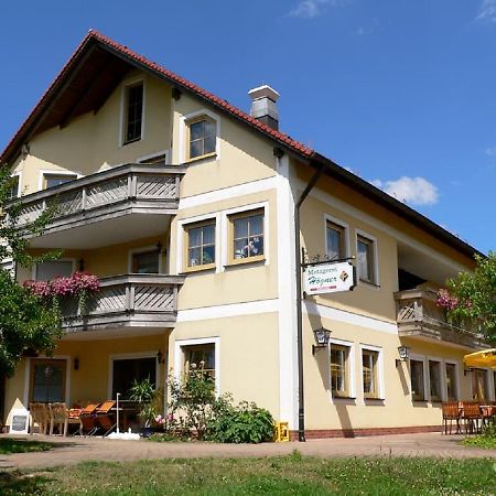 Landgasthof Zum Schloss Hotel Birgland Exterior foto